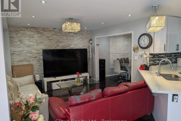 Family room - 13 Agricola Road, Brampton, ON L7A0V1 Photo 4