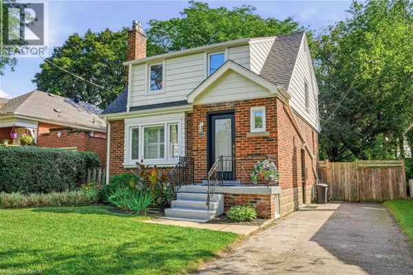 13 Allan Avenue, Dundas