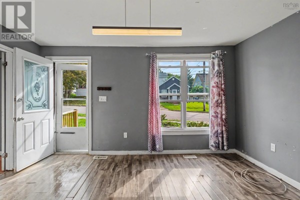 13 Central Street, Sydney, NS, photo 3