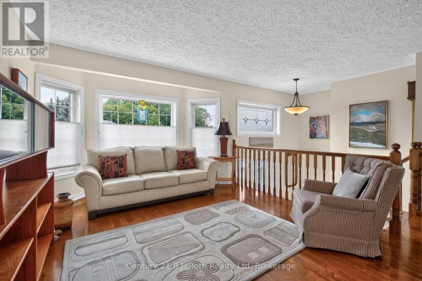 Mud room - 13 Charles Street, Penetanguishene, ON L9M2G6 Photo 5