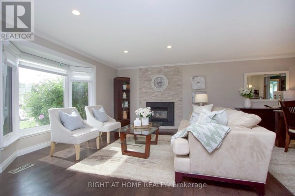 Family room - 13 Cornerbrook Court, Clarington, ON L1B1B7 Photo 4