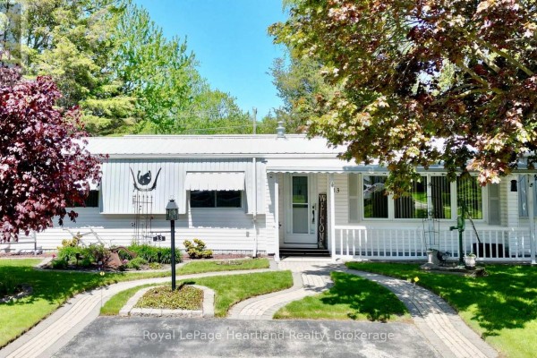 13 Cypress Point Crescent, South Huron, ON, photo 2