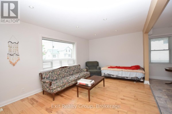 Bedroom 2 - 13 Flindall Street, Quinte West, ON K8V3C9 Photo 5