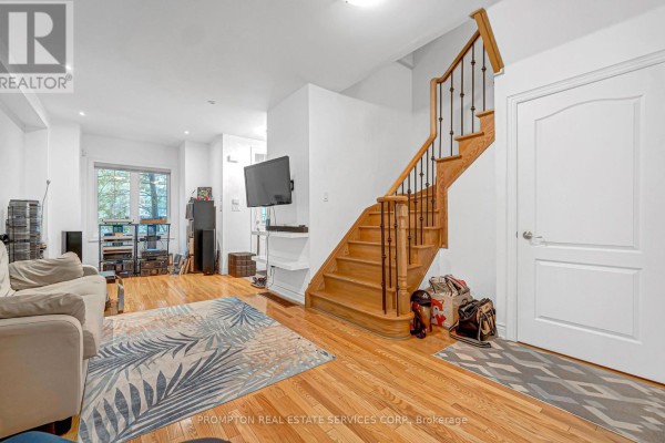 13 Flook Lane, Toronto, ON M2R3Y5 Photo 4