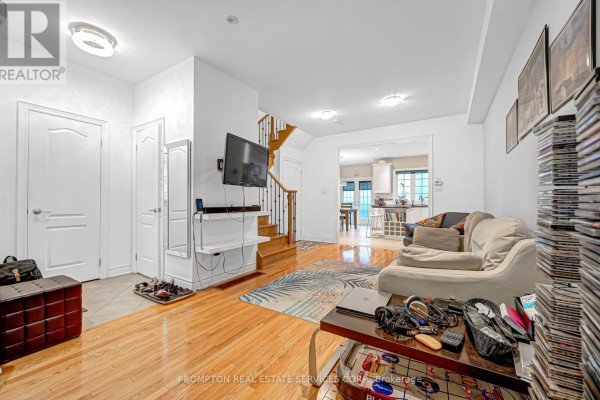 13 Flook Lane, Toronto, ON M2R3Y5 Photo 5