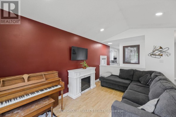 Family room - 13 Goldenrod Court, St  Thomas, ON N5P4M7 Photo 5
