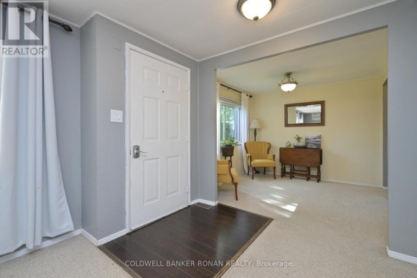 13 Hawthorne Drive, Innisfil, ON L9S1P7 Photo 2