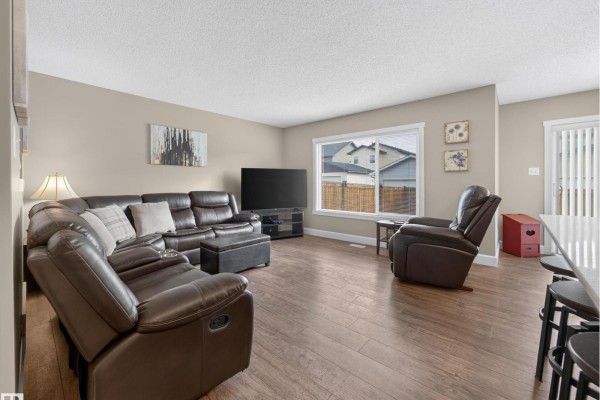 Kitchen - 13 Hudson Cv, Spruce Grove, AB T7X0R8 Photo 3