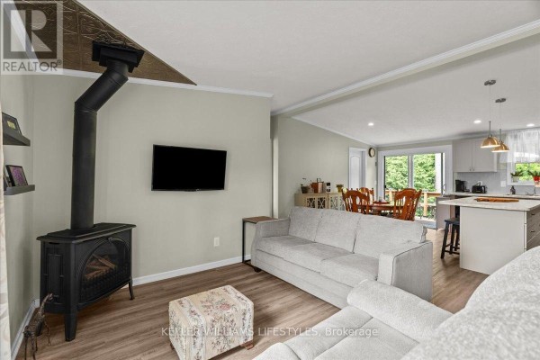 13 Kellestine Drive, Strathroy Caradoc, ON N7G0C5 Photo 3