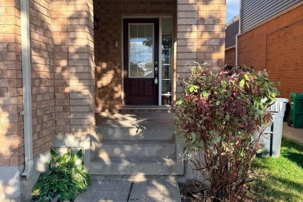 13 Lanternlight Lane, Brampton, ON L7A0T3 Photo 2
