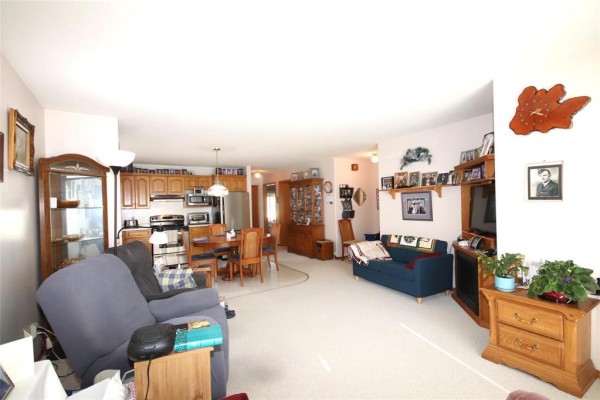Laundry room - 13 Laycock Drive, Carman, MB R0G0J0 Photo 5
