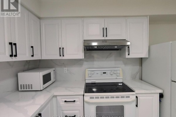 Kitchen - 13 Mallaby Road, Toronto, ON M2H1P3 Photo 4