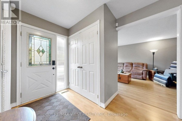 Family room - 13 Mansfield Street, Brampton, ON L6S2X8 Photo 4