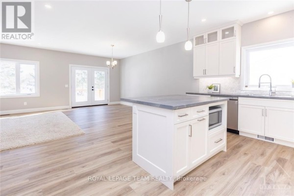 Dining room - 13 Morrison Drive, Whitewater Region, ON K0J1K0 Photo 5