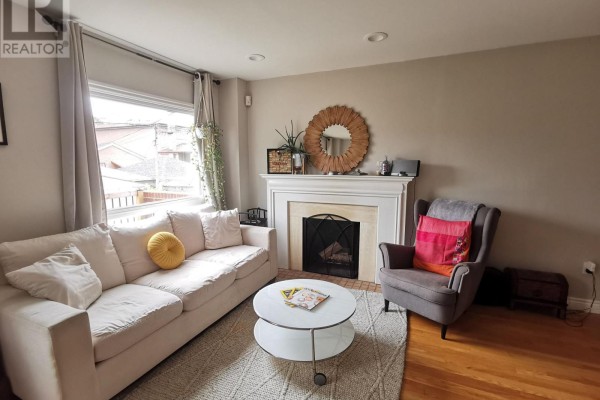 Kitchen - 13 Mulberry Crescent, Toronto, ON M6C1N4 Photo 3