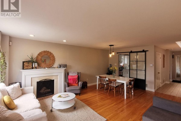 Primary Bedroom - 13 Mulberry Crescent, Toronto, ON M6C1N4 Photo 4