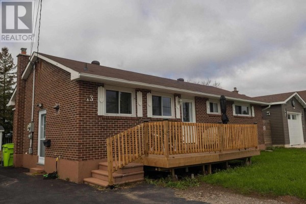 Living room/Dining room - 13 Pentagon Blvd, Sault Ste  Marie, ON P6B5H9 Photo 2