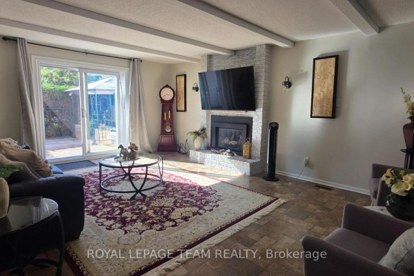 13 Ridgeburn Gate, Ottawa, ON K1B4C7 Photo 5