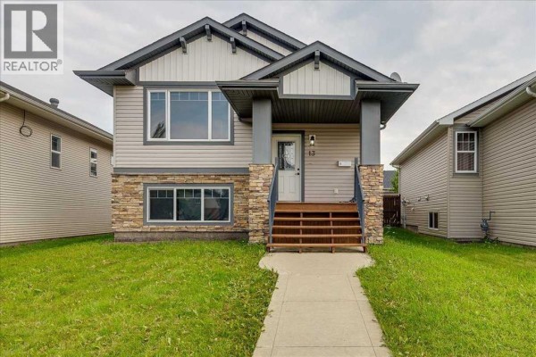 Living room - 13 Rogers Road, Sylvan Lake, AB T4S0J8 Photo 2