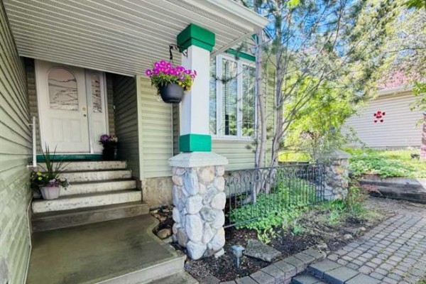 4pc Bathroom - 13 Somerset Gate Sw, Calgary, AB T2Y3G9 Photo 2