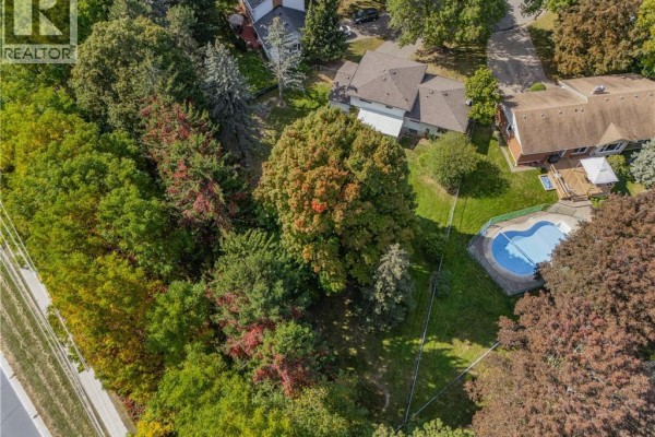 Aerial view of 13 Southwick Place showing the house, backyard, and pool. - 13 Southwick Place, Waterloo