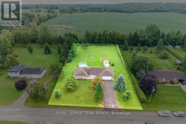 13 Springfield Drive, Whitewater Region, ON, photo 2