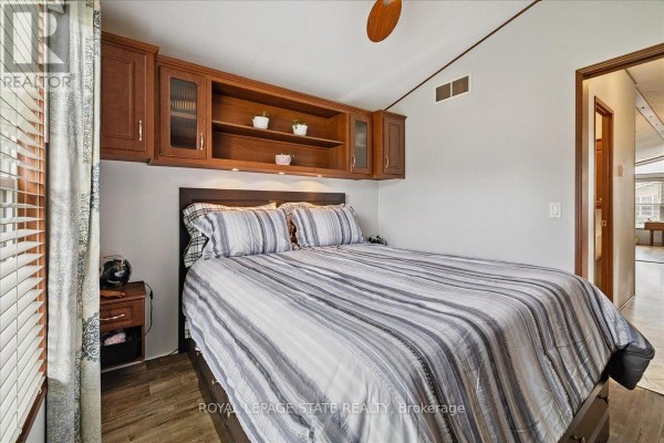 Bedroom - 13 Spruce - 4449 Milburough Line, Burlington, ON L7P0C5 Photo 5