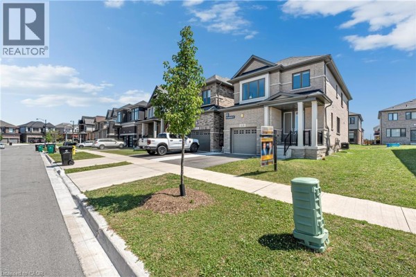 5pc Bathroom - 13 Steadman Street, Cambridge, ON N1S0C7 Photo 2