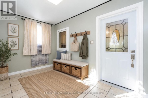 Bedroom - 13 Sunrise Circle, Bradford West Gwillimbury, ON L3Z2A5 Photo 5