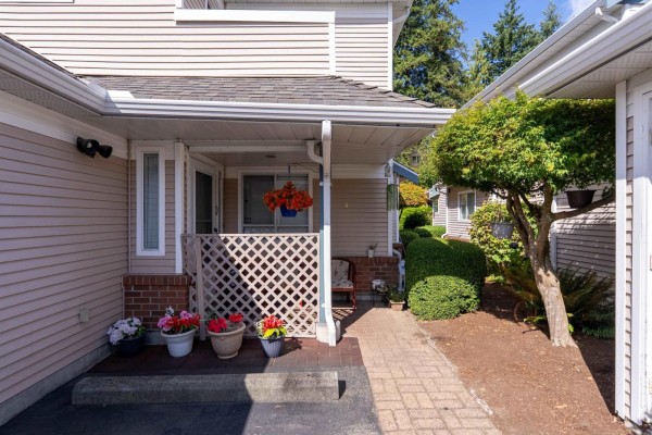 130 14154 103 Avenue, Surrey, BC V3T4Z6 Photo 3