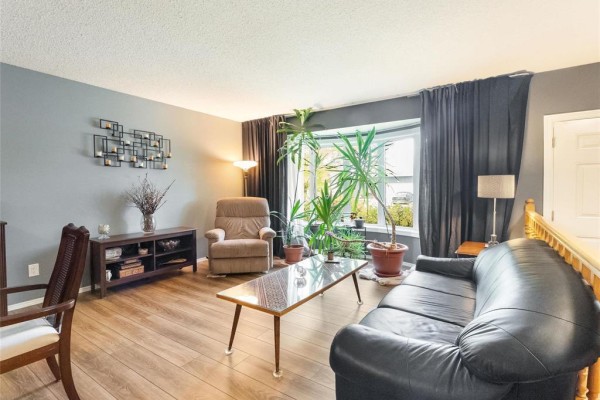 Family room - 130 Birchbark Bay, Winnipeg, MB R2V4P3 Photo 4