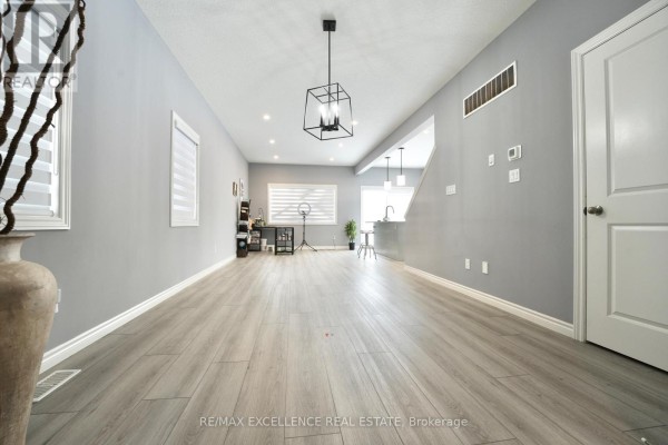 Living room - 130 Byers Street, London South, ON N6L0J3 Photo 2