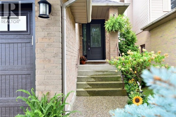 130 Charing Drive, Hamilton, ON, photo 3