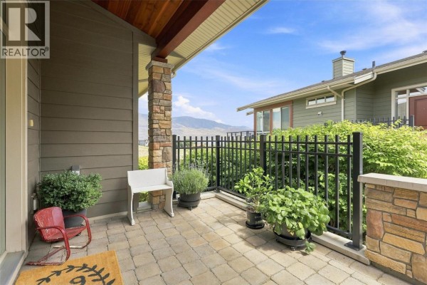 Living room - 130 Colebrook Road Unit# 88, Kamloops, BC V1S0B4 Photo 3