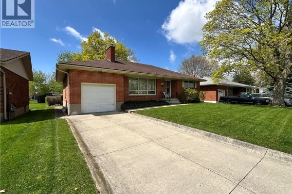 130 Gardiner Avenue E, Dunnville, ON, photo 2