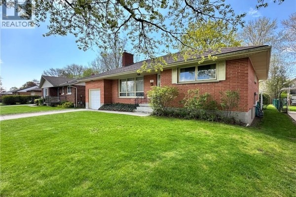 130 Gardiner Avenue E, Dunnville, ON, photo 3