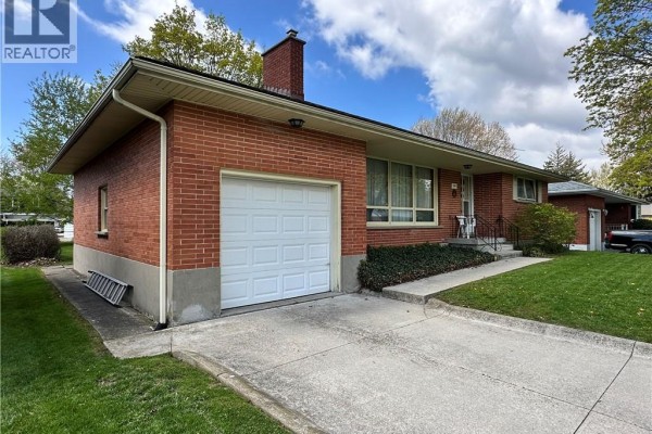 Office - 130 Gardiner Avenue E, Dunnville, ON N1A1A8 Photo 4