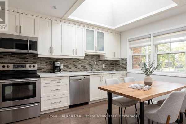 Primary Bedroom - 130 Grandview Avenue, Markham, ON L3T1H6 Photo 4