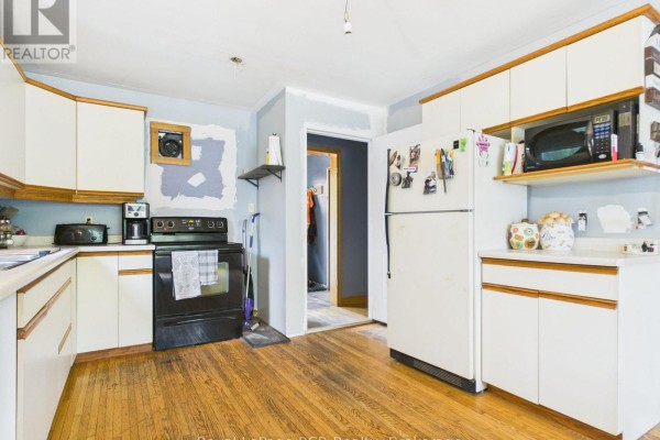 Living room - 130 King Street, Kincardine, ON N0G2T0 Photo 4
