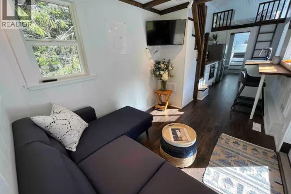 Living room - 130 Kingfisher Road, Summit Lake, BC V0G1R1 Photo 5