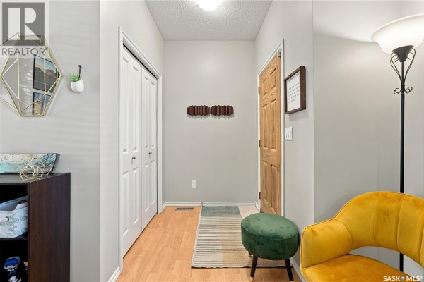 Living room - 130 Lynd Crescent, Saskatoon, SK S7T0G9 Photo 3