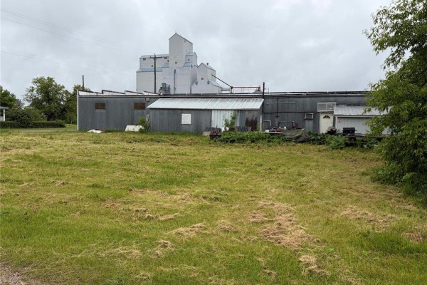 130 Main Street, Newdale, MB R0J1J0 Photo 4