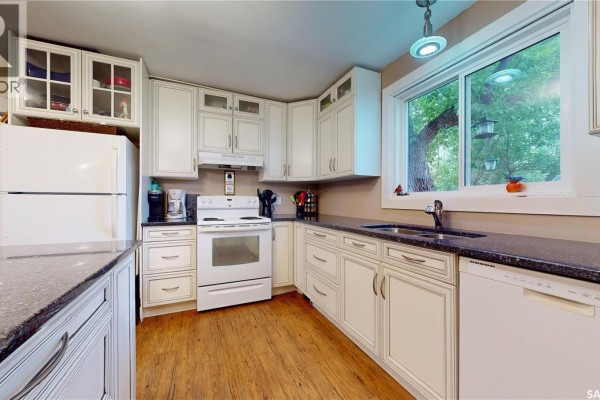 Kitchen - 130 Maple Avenue N, Eastend, SK S0N0T0 Photo 5