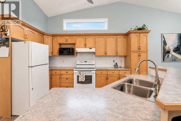 Primary Bedroom - 130 Pinnacle Way, Grande Prairie, AB T8W2N9 Photo 4