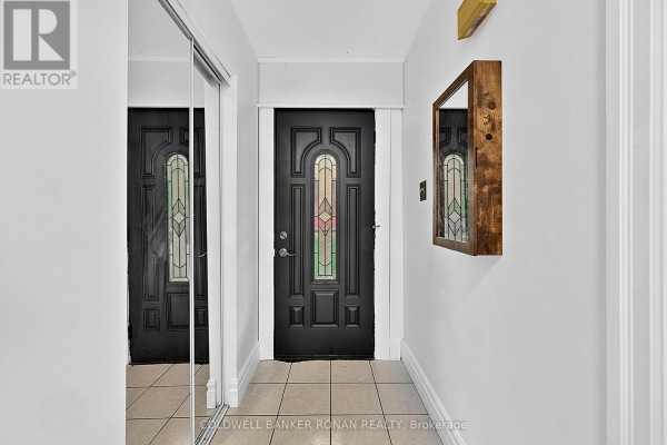 Family room - 130 Queen Street, New Tecumseth, ON L9R1K6 Photo 3
