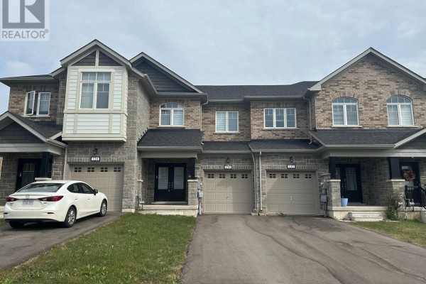 Townhouse for rent at 130 Sapphire Way, Thorold, ON - MLS® 21AhQG