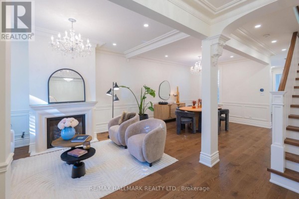 Eating area - 130 Simpson Avenue, Toronto, ON M4K1A3 Photo 4