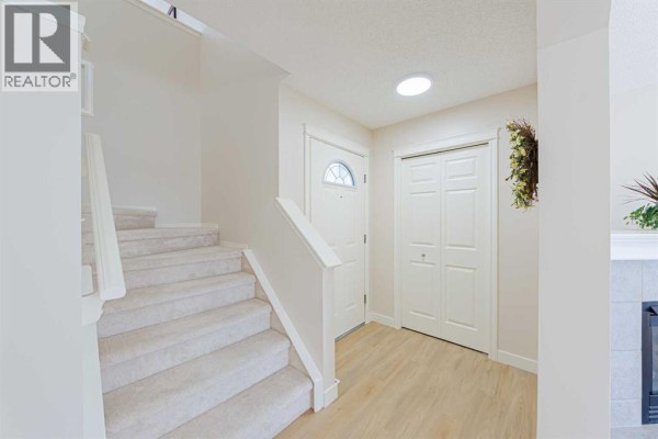 2pc Bathroom - 130 Somerglen Way Sw, Calgary, AB T2Y4B2 Photo 3