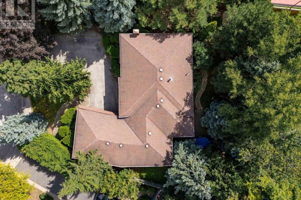 Wide view of the property surrounded by trees and lawn - 130 Tavistock Square, Oakville