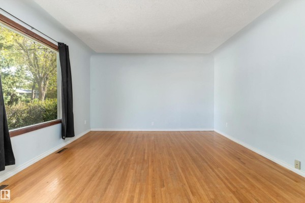 Primary Bedroom - 13003 Sherbrooke Av Nw, Edmonton, AB T5L4E6 Photo 4